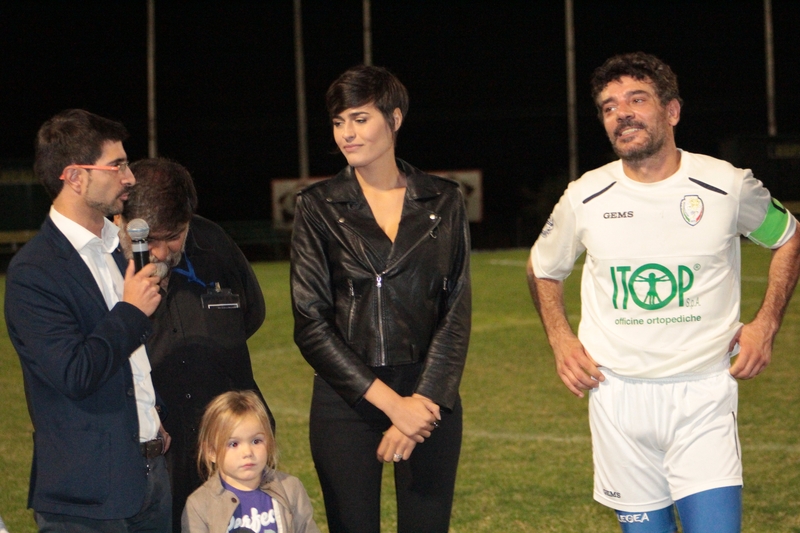 Campo sportivo Villanova - Inaugurata l'illuminazione con la Nazionale Attori