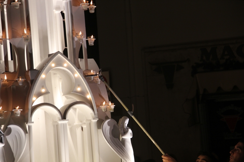 Luce di Rosa - il 51° Trasporto della MInimacchina del Centro Storico. La sostitizione delle fiammelle