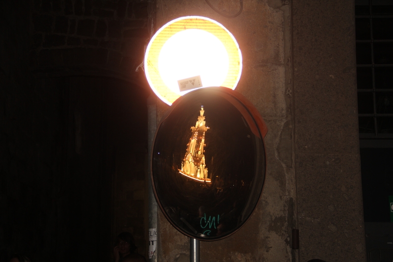 Luce di Rosa - il 51° Trasporto della MInimacchina del Centro Storico. Il meravigioso riflesso nello specchio