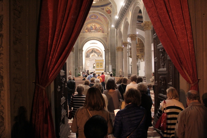 Seicento anni di devozione per la Madonna della Quercia - La processione cittadina