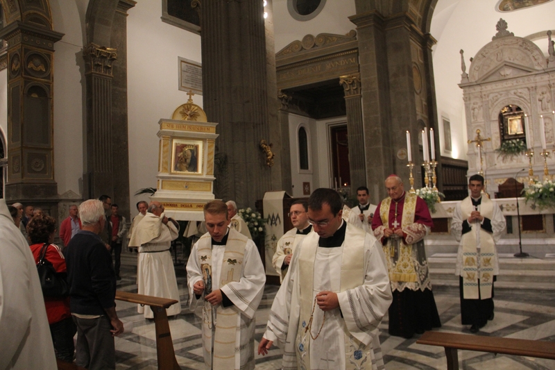 Seicento anni di devozione per la Madonna della Quercia - La processione cittadina