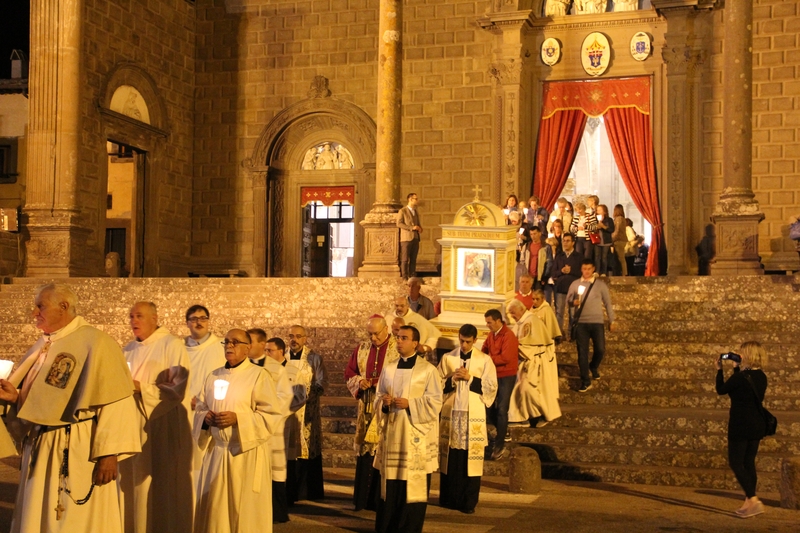 Seicento anni di devozione per la Madonna della Quercia - La processione cittadina