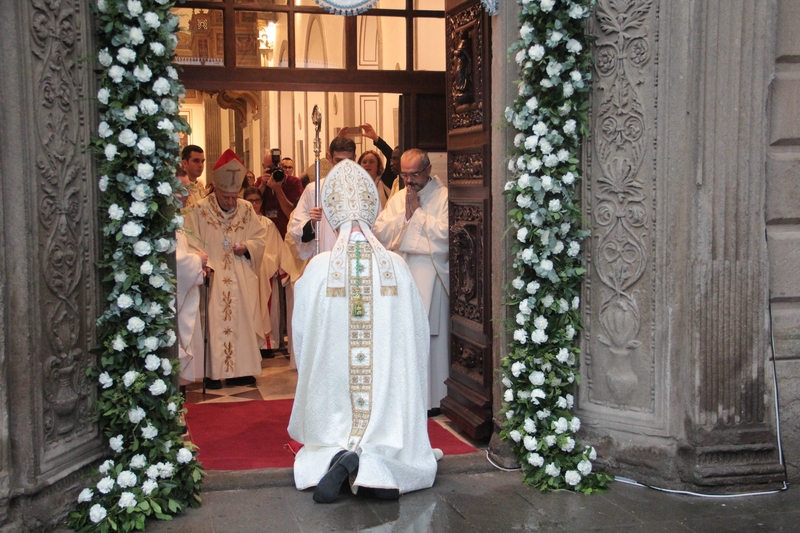 Seicento anni di devozione per la Madonna della Quercia - L'apertura della porta santa
