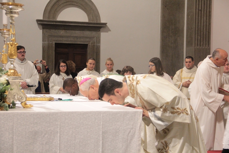 Seicento anni di devozione per la Madonna della Quercia - L'apertura della porta santa