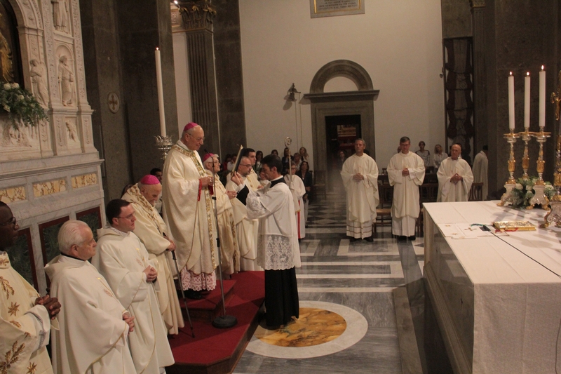 Seicento anni di devozione per la Madonna della Quercia - L'apertura della porta santa