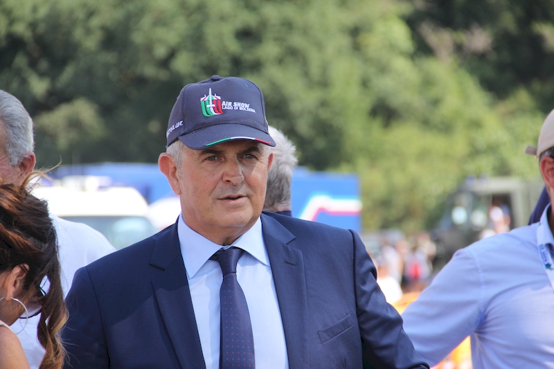 Le esibizioni dal lungola. Il questore Macera