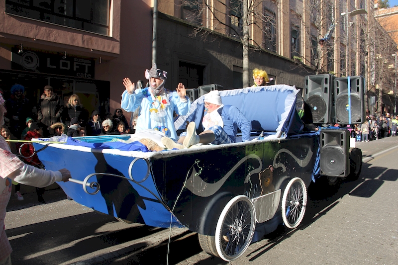 La sfilata del Carnevale Viterbese lungo via Marconi