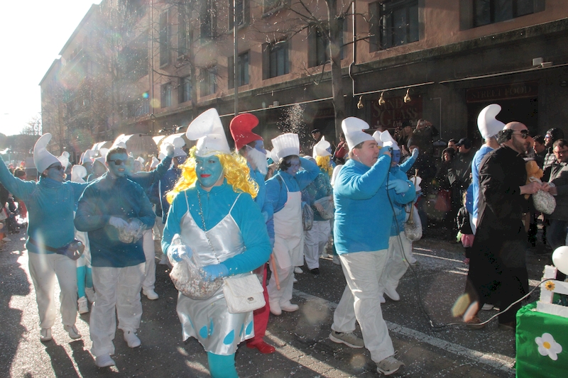 La sfilata del Carnevale Viterbese lungo via Marconi