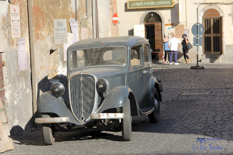 Dal set di Sutri di Catch 22 (Comma 22)