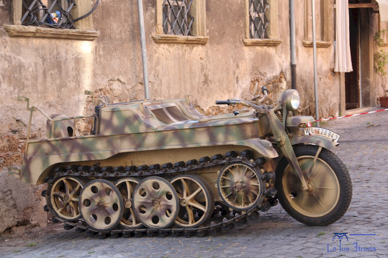 Dal set di Sutri di Catch 22 (Comma 22)