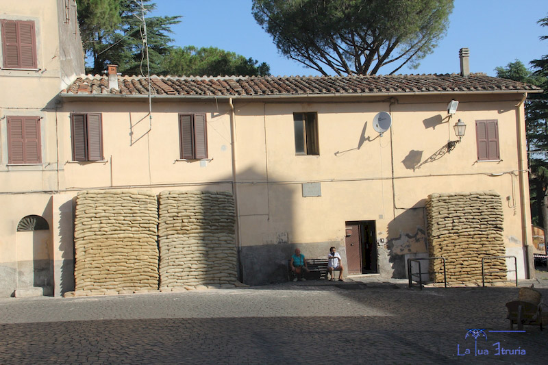 Dal set di Sutri di Catch 22 (Comma 22)