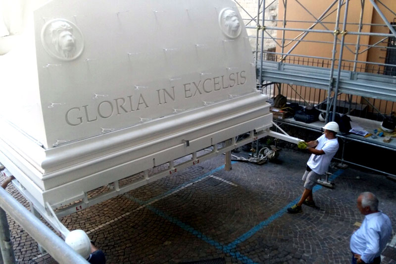 Il montaggio di Gloria a San Sisto