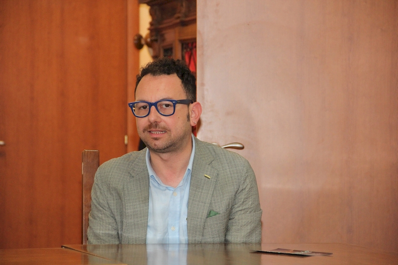 I sindaci Bellumori e Bigiotti nella sala consiliare di Capalbio