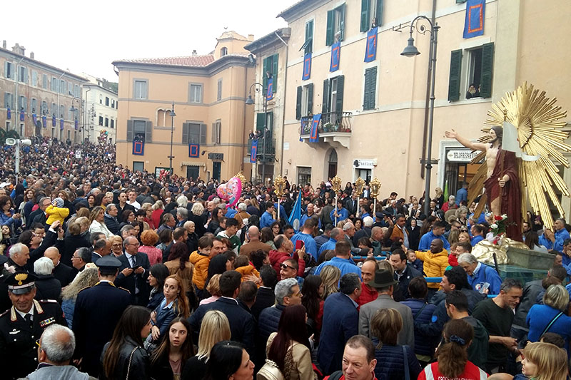 La processione del Cristo Risorto a Tarquinia