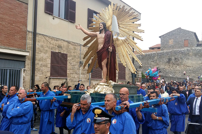 La processione del Cristo Risorto a Tarquinia