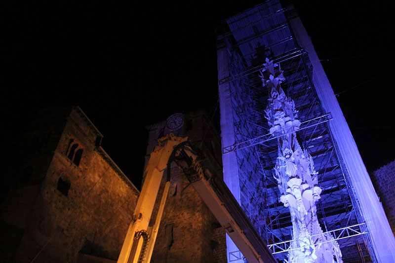 Montaggio Gloria - La statua raggiunge la cima