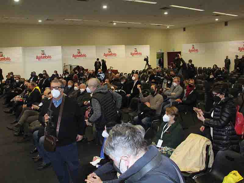 Folto pubblico già dal mattino, al taglio del nastro Tesei, Battistoni, sindaci e assessori