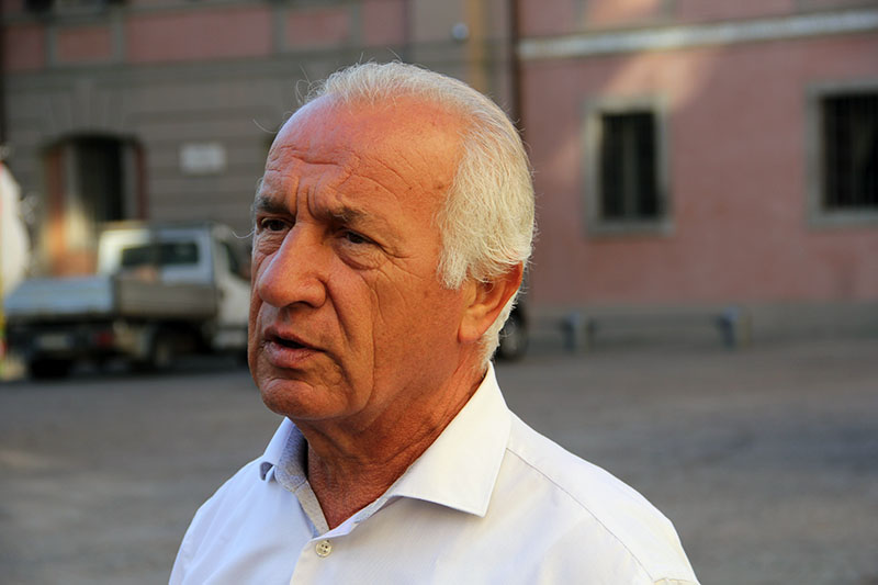 Gloria 2021 - montaggio Macchina in piazza del Comune