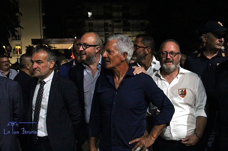 L'attesa del trasporto della Minimacchina del Pilastro