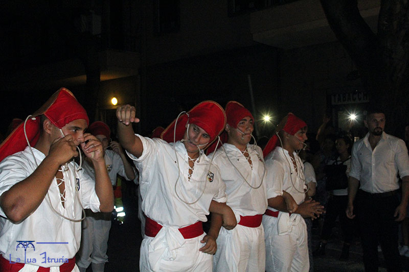 Percorso perfetto tra due ali di folla al Pilastro