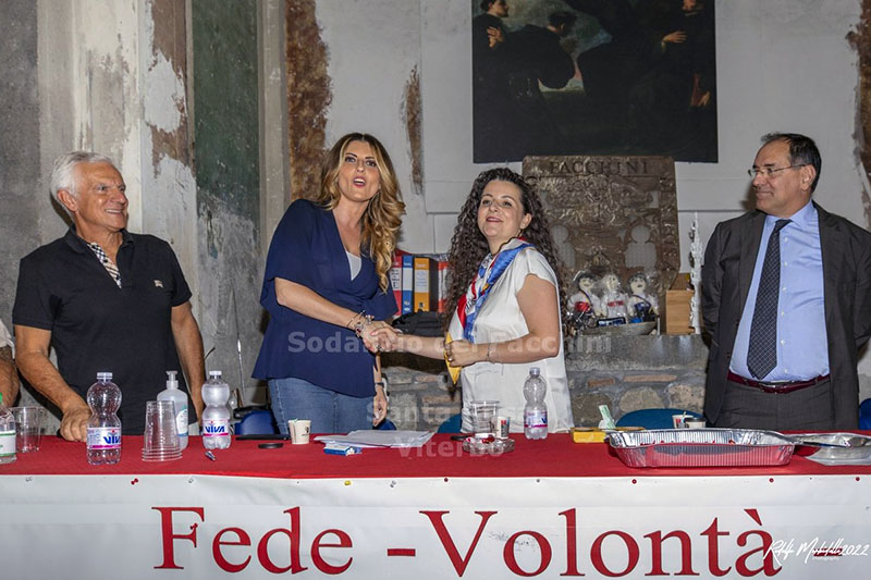 Facchini e aspiranti alle prove per portare la Macchina di Santa rosa
