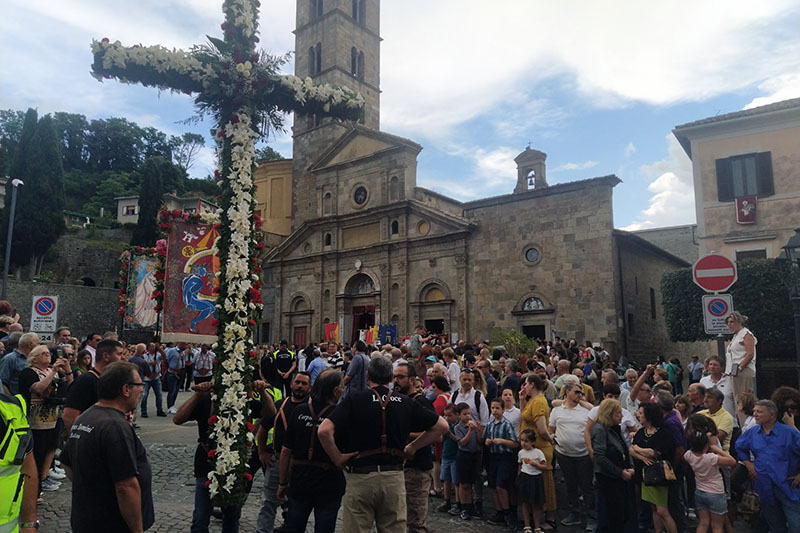Celebrazione e infiorata Corpus Domini Bolsena
