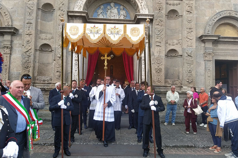 Celebrazione e infiorata Corpus Domini Bolsena