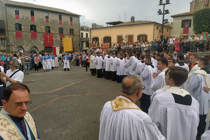 Celebrazione e infiorata Corpus Domini Bolsena