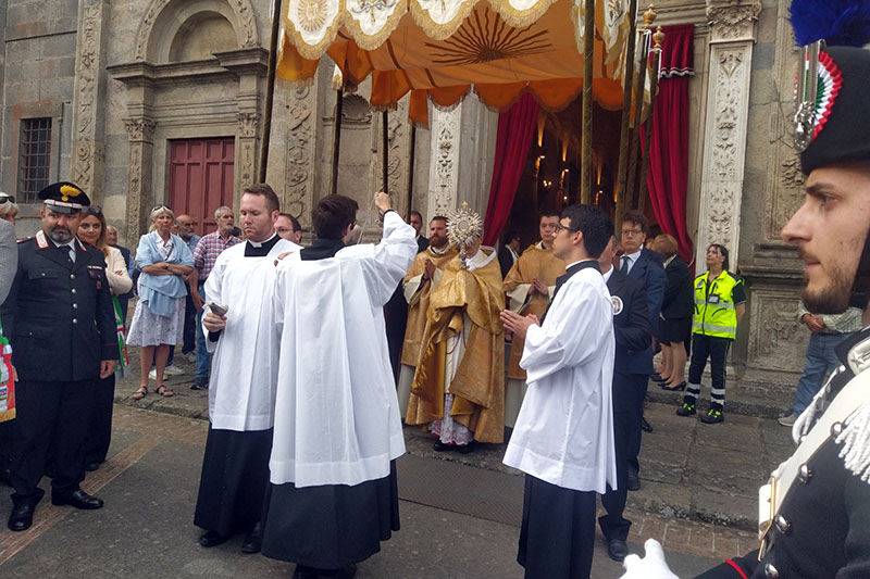 Celebrazione e infiorata Corpus Domini Bolsena
