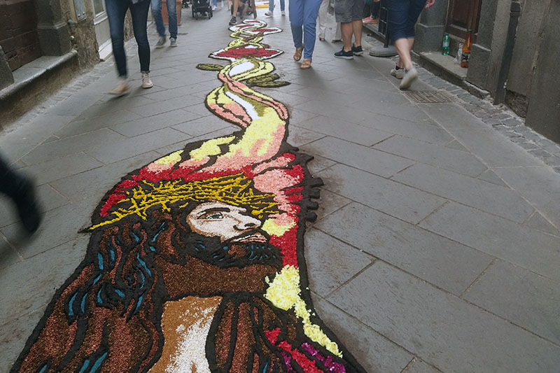 Celebrazione e infiorata Corpus Domini Bolsena
