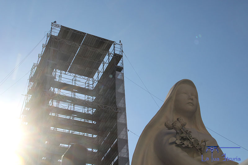 Montaggio Gloria - la MAcchina di Santa Rosa arriva a San Sisto