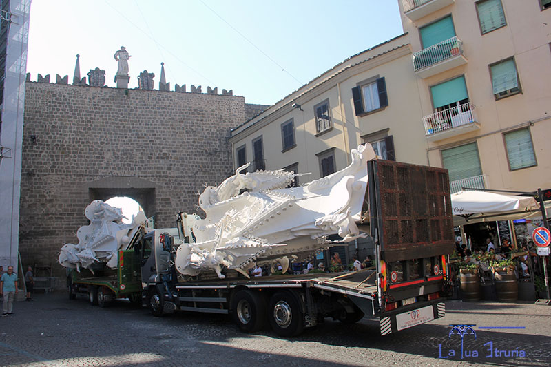 Montaggio Gloria - la MAcchina di Santa Rosa arriva a San Sisto