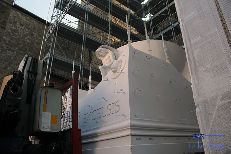 Montaggio Gloria - la MAcchina di Santa Rosa arriva a San Sisto