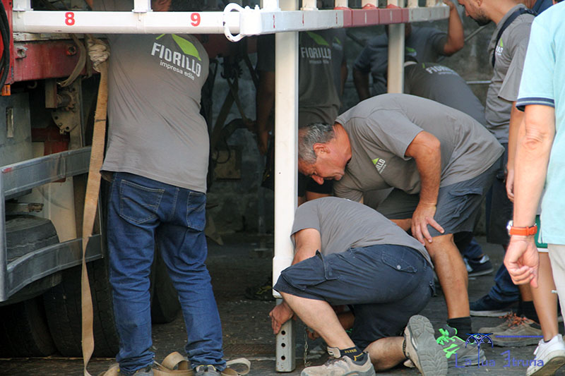 Montaggio Gloria - la MAcchina di Santa Rosa arriva a San Sisto