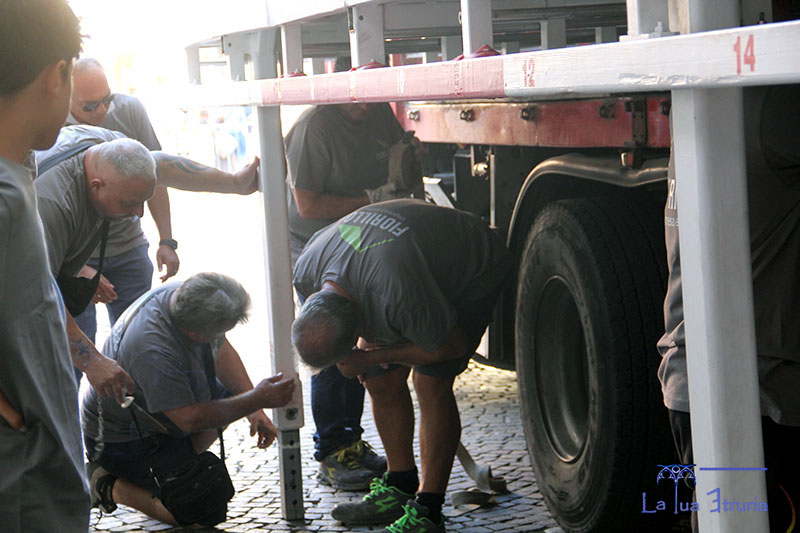 Montaggio Gloria - la MAcchina di Santa Rosa arriva a San Sisto