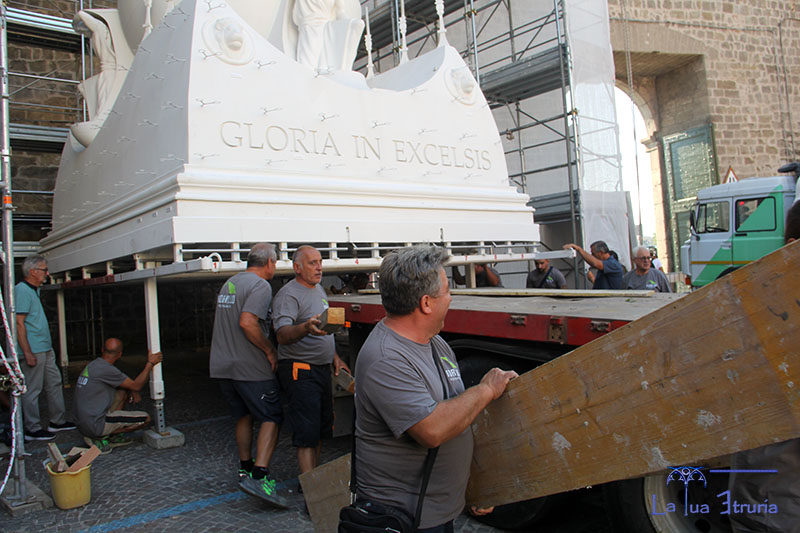 Montaggio Gloria - la MAcchina di Santa Rosa arriva a San Sisto