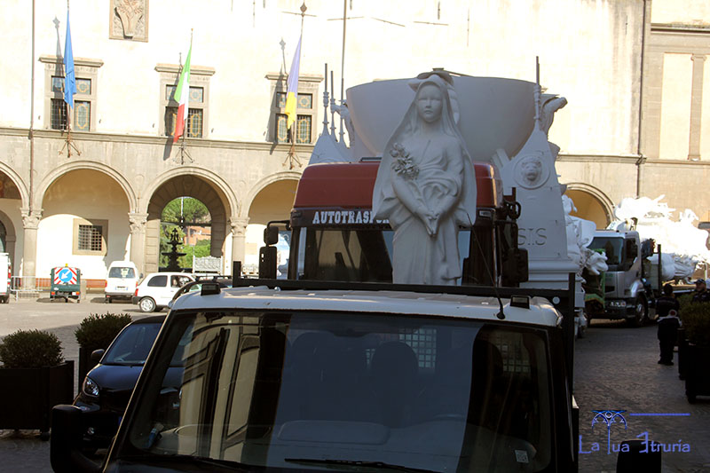 Montaggio Gloria - la MAcchina di Santa Rosa arriva a San Sisto