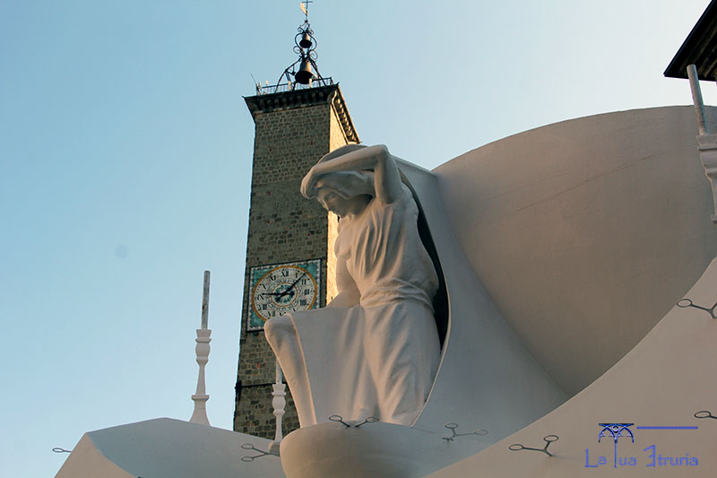 Montaggio Gloria - la MAcchina di Santa Rosa arriva a San Sisto