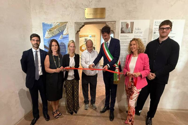 “Poesia, Potere, Ironia” Larraz inaugurazione