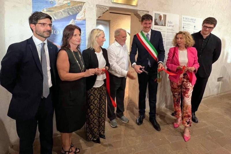 “Poesia, Potere, Ironia” Larraz inaugurazione