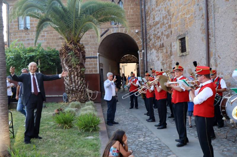 “Poesia, Potere, Ironia” Larraz inaugurazione