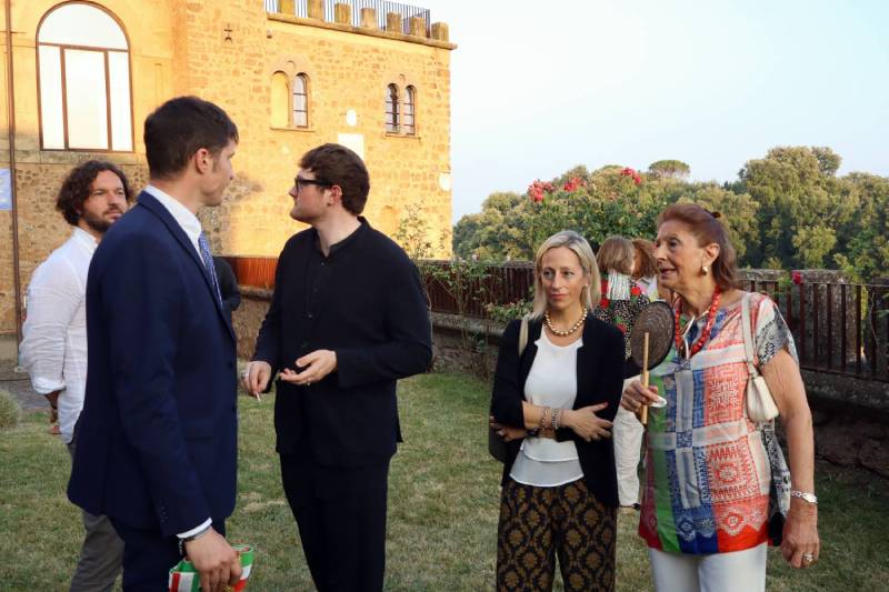 “Poesia, Potere, Ironia” Larraz inaugurazione