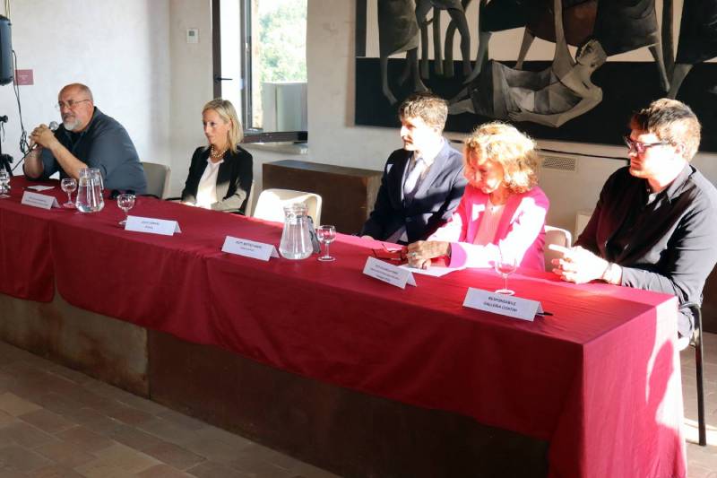 “Poesia, Potere, Ironia” Larraz inaugurazione