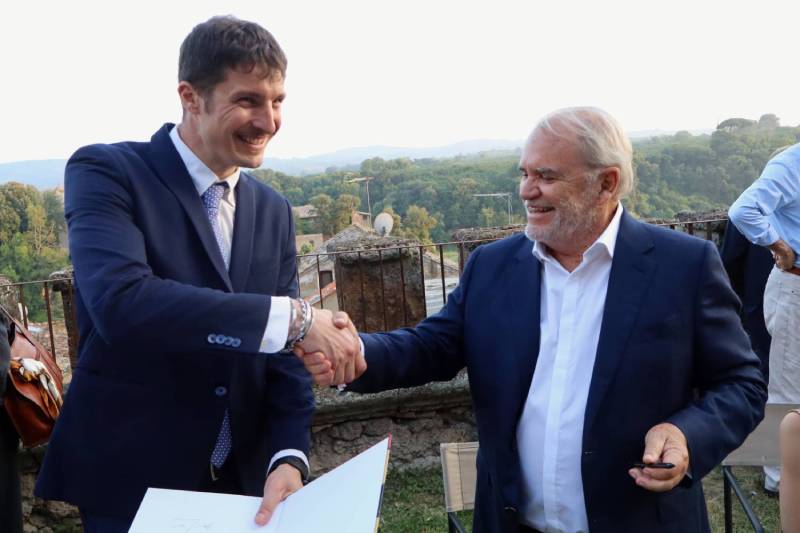 “Poesia, Potere, Ironia” Larraz inaugurazione