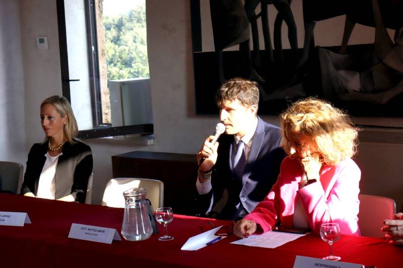 “Poesia, Potere, Ironia” Larraz inaugurazione