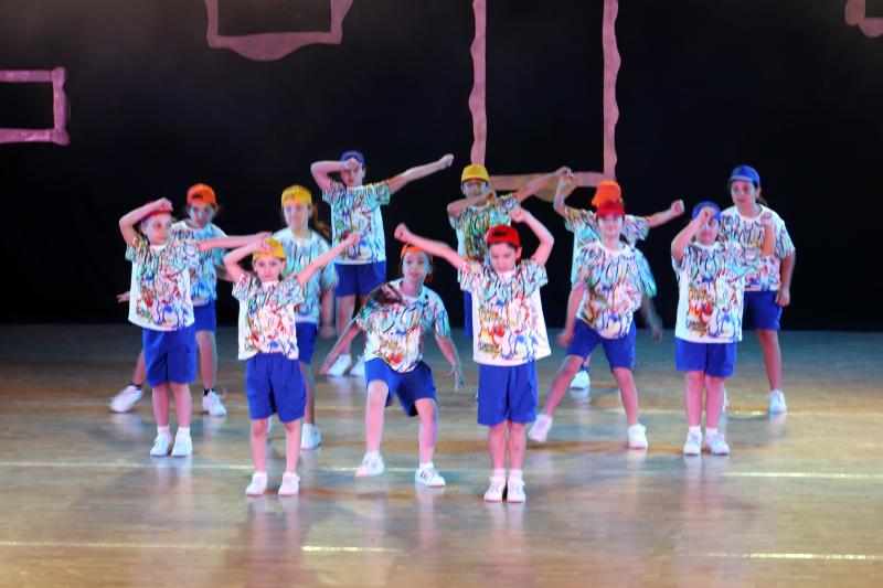 Lo spettacolo dedicato all'arte con tutti gli allievi