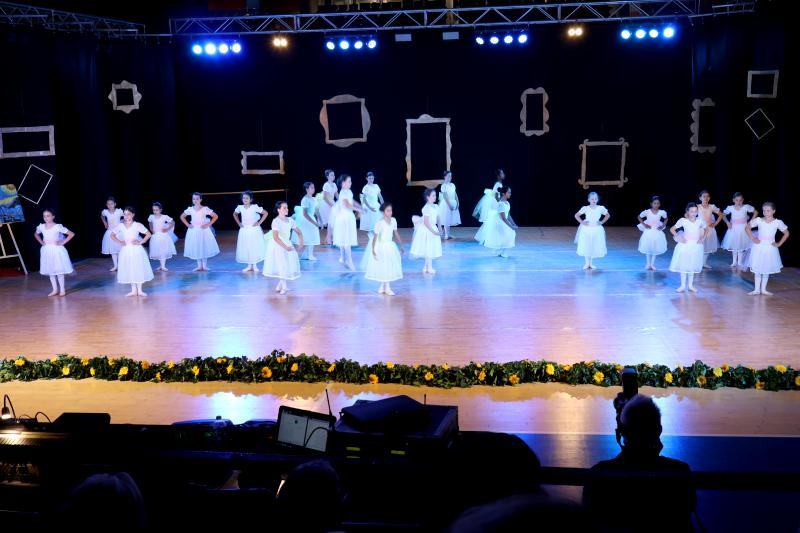 Lo spettacolo dedicato all'arte con tutti gli allievi