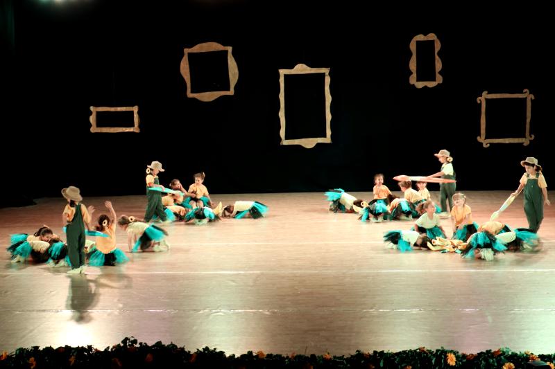 Lo spettacolo dedicato all'arte con tutti gli allievi