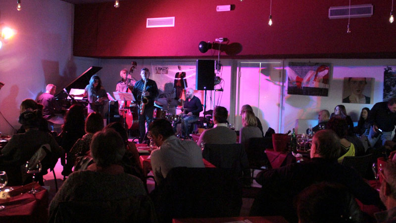 La sala incantata dalla band di Elisabetta Antonini