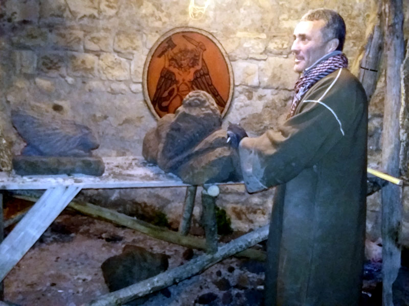 Un artigiano al lavoro